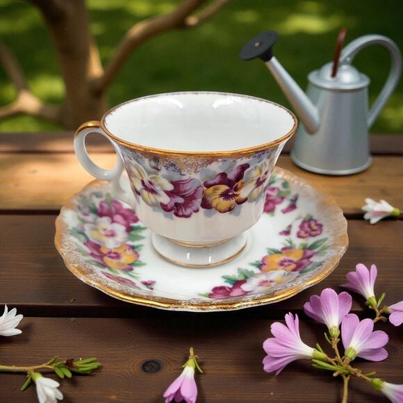 Vintage Pansy Teacup & Saucer Gold Trim Scalloped Bone China Floral 1950s - Picture 1 of 9